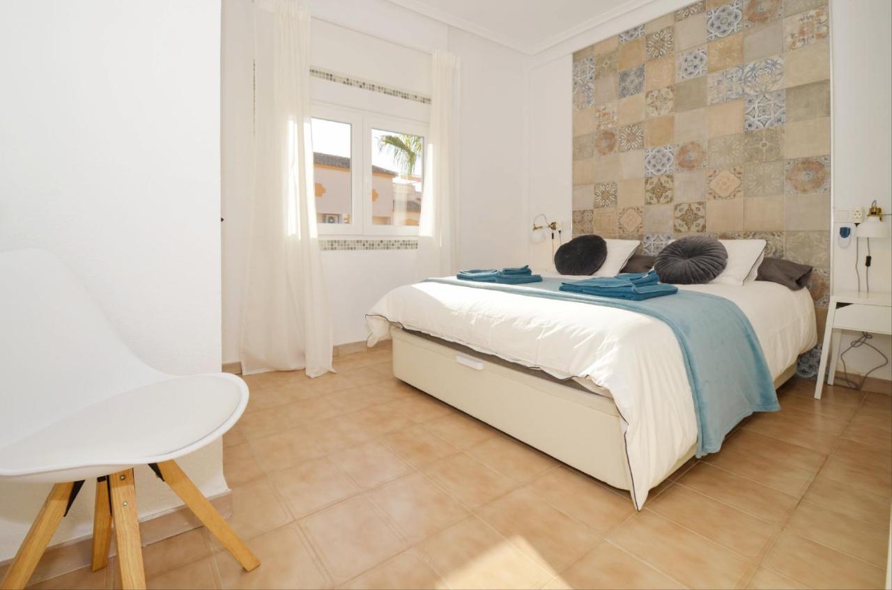 Punta Prima Pleasure With Private Parking In A Gated Community Close To The Beach Torrevieja Kültér fotó