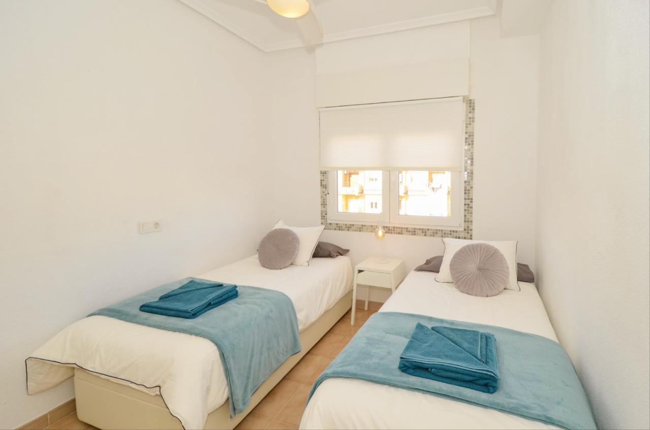 Punta Prima Pleasure With Private Parking In A Gated Community Close To The Beach Torrevieja Kültér fotó