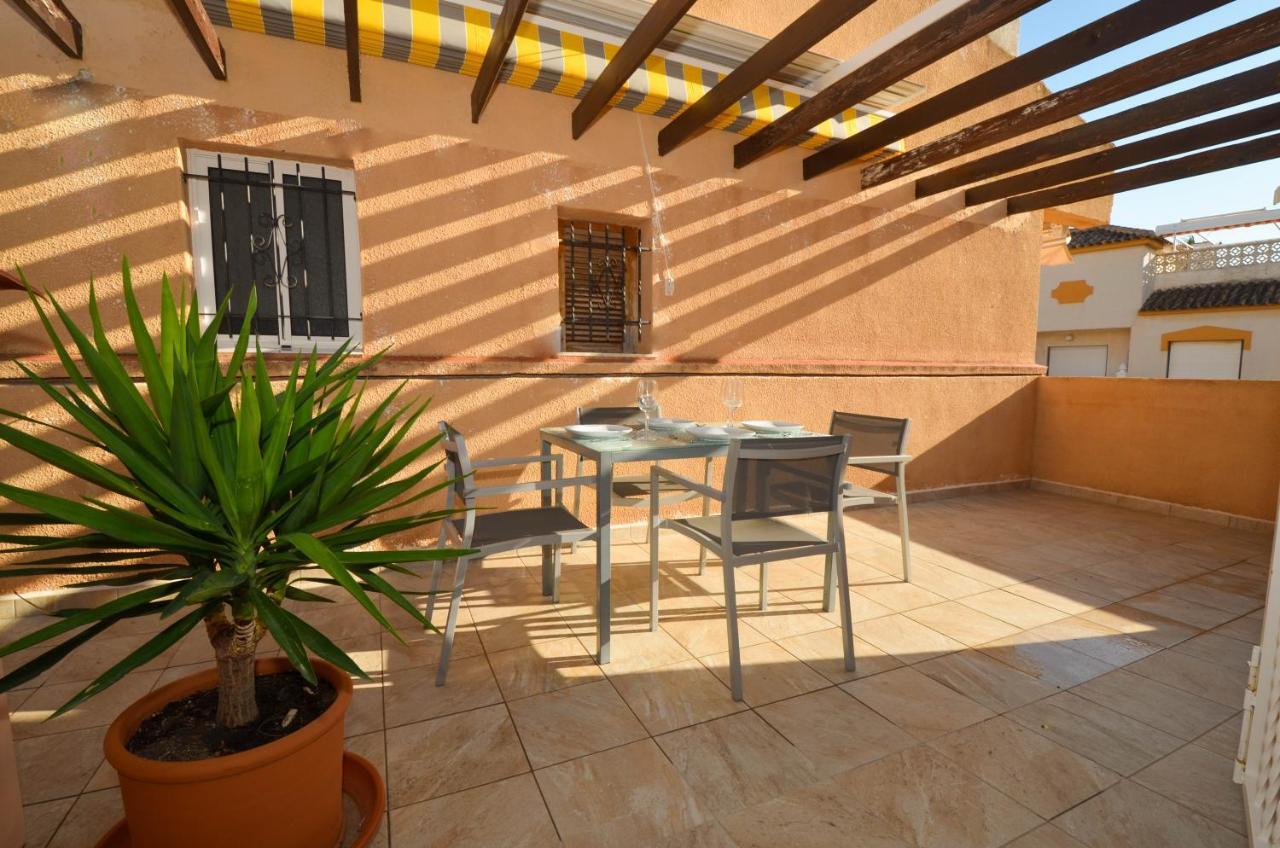 Punta Prima Pleasure With Private Parking In A Gated Community Close To The Beach Torrevieja Kültér fotó